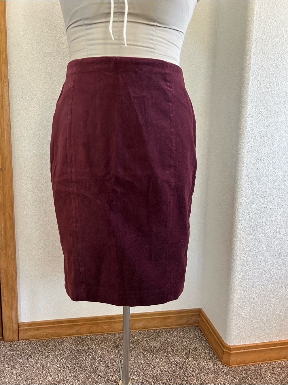 Ann Taylor Lined Velvet Cotton Pencil Skirt in Deep Wine/Burgundy, Size 8, NWT
